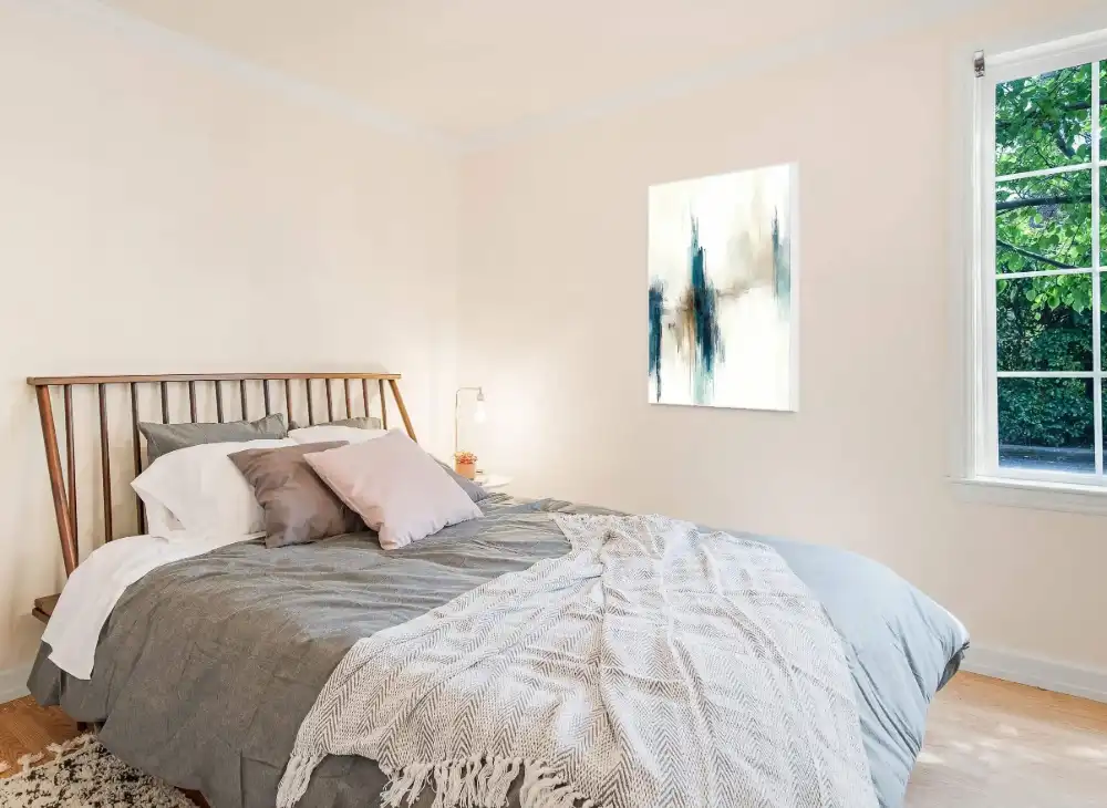 BLUE ECHO - ABSTRACT IMAGE (BAA 174) 4 The abstract image with vertical composition creates a strong visual impression thanks to the blue and beige strokes.