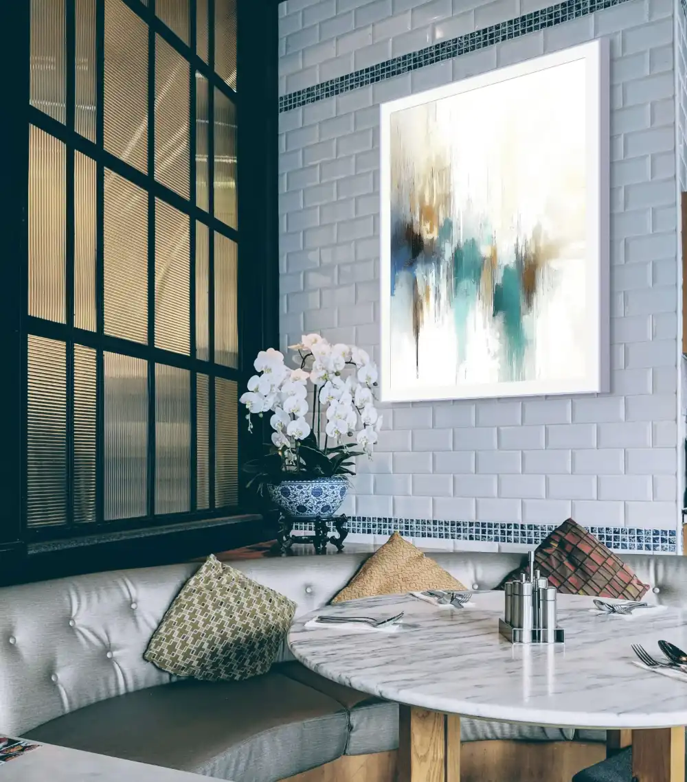 BLUE ECHO - ABSTRACT IMAGE (BAA 174) 7 The abstract image with vertical composition creates a strong visual impression thanks to the blue and beige strokes.