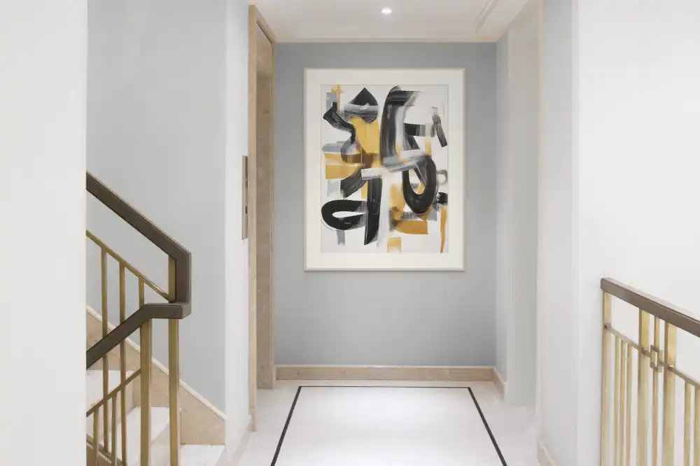 ČERNÁ ENERGIE - ABSTRAKTNÍ OBRAZ (DAA 147) 5 The abstract painting with a black and gold composition looks dynamic thanks to contrasting brushstrokes.