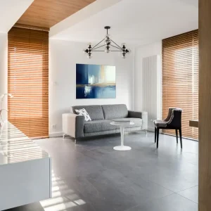 The abstract painting with a horizontal composition looks calm thanks to the blue and beige tones.