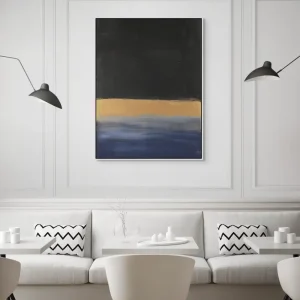 Minimalistisches Bild mit dramatischer Atmosphäre in dunklen Tönen und blau-goldenem Horizont