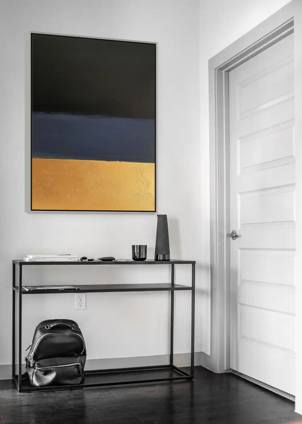 LICHT UNTER DER OBERFLÄCHE – MINIMALISTISCHES BILD (AMA 106) 11 Ein minimalistisches Bild mit Tiefe und Ruhe in einer Kombination aus Dunkelblau und Gold.