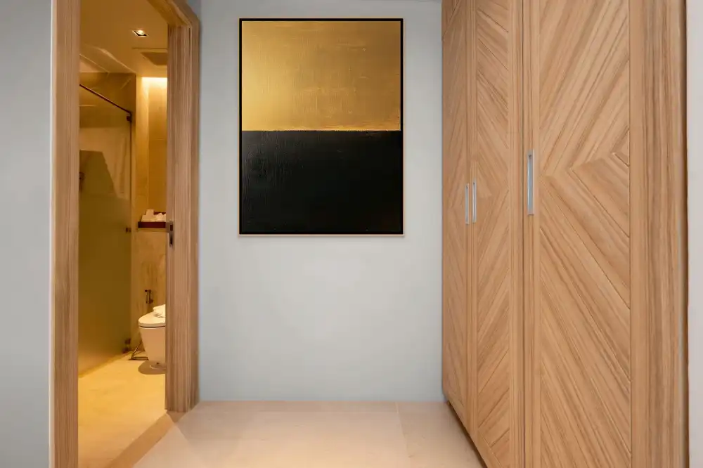 ZLATÁ HRANICE - MINIMALISTICKÝ OBRAZ (BMA 106) 10 Minimalistický geometrický obraz ve zlaté a černé barvě s čistými horizontálními plochami.