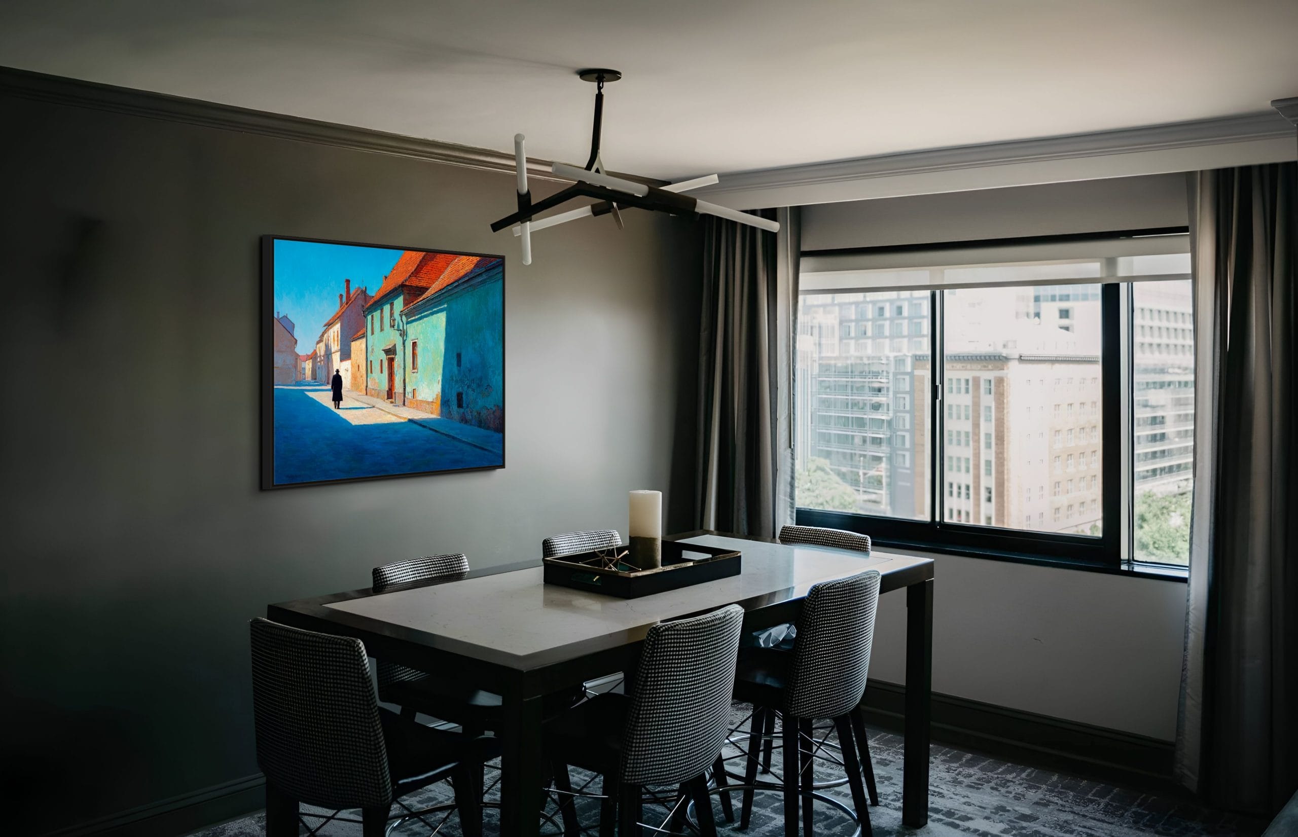 PAMĚŤ MĚSTA - REALISTICKÝ OBRAZ (ARA 634) 5 artonline – obraz nad sedačku s klidnou městskou ulicí