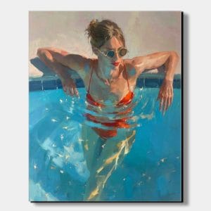 Malba na zdi ženy v bazénu s tyrkysovou vodou a červenými plavkami.